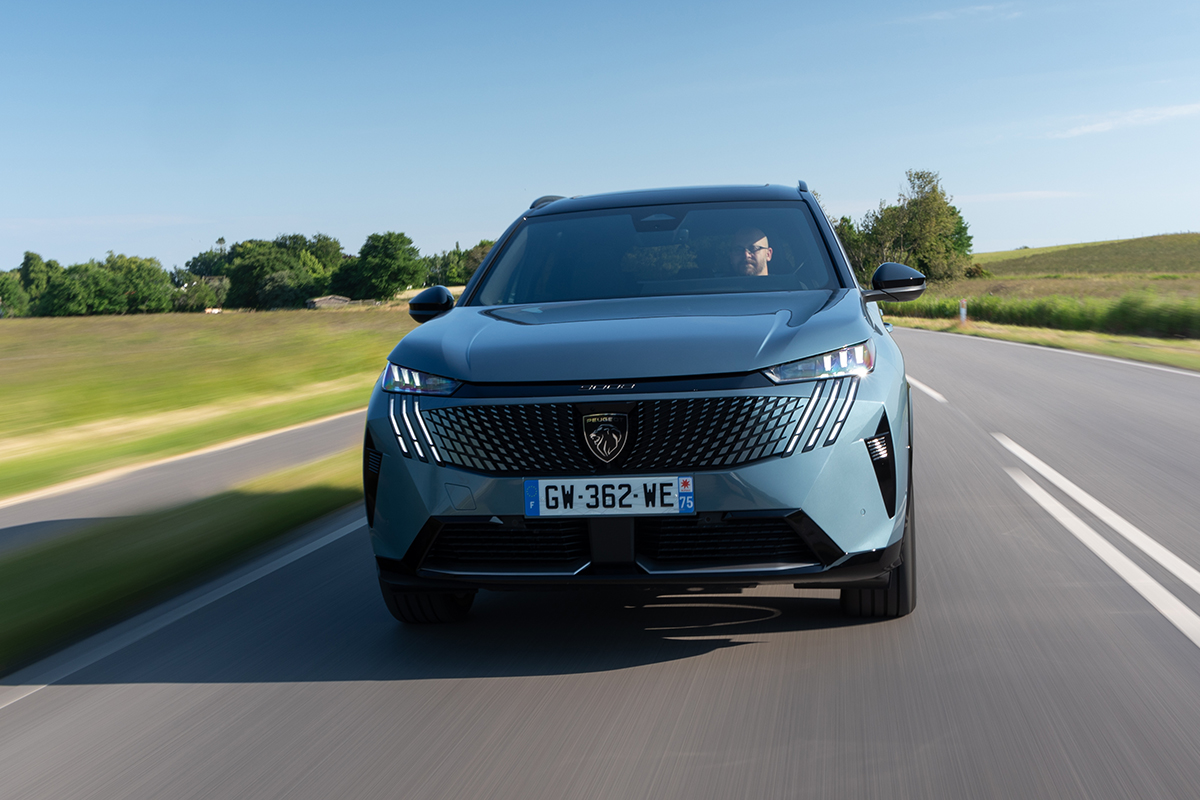 Review Peugeot E-5008