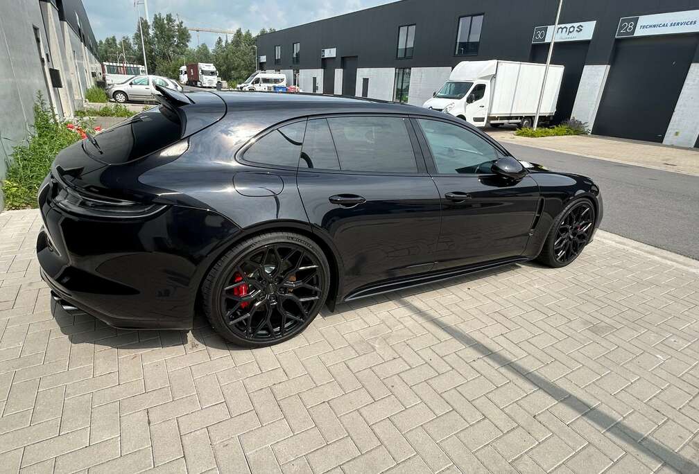 Porsche Panamera 4 E-Hybrid Sport Turismo Platinum Edition