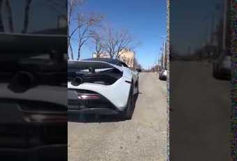 Crash : une McLaren 720s percute une Audi R8 #1