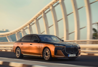 2023 BMW i7 M70 XDrive - AutoGids review