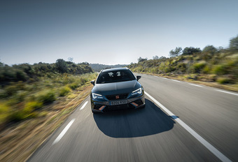 Seat Leon Cupra R ST : Super Glue #1