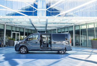 Renault Trafic SpaceClass Blue dCi 170 EDC #1