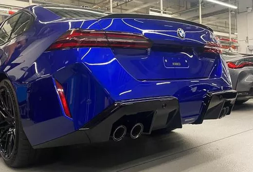 G90 BMW M5 V8 Hybrid (2024)