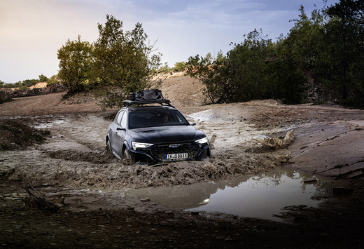 Review Audi Q8 E-Tron Dakar Edition 